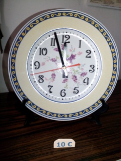 Reloj de plato de cerámica. 10